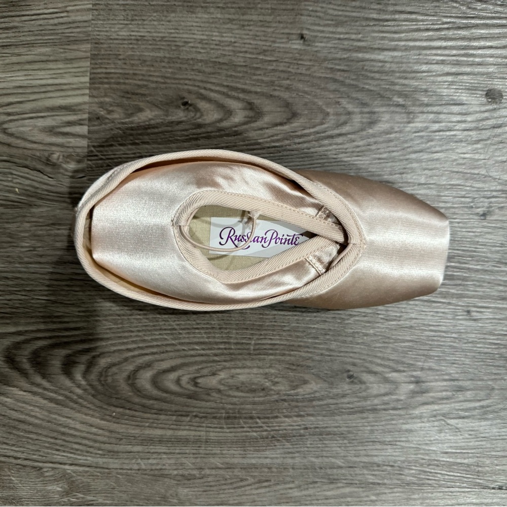 RUSSIAN POINTE RUBIN POINTE SHOES 37.5 W4 FH